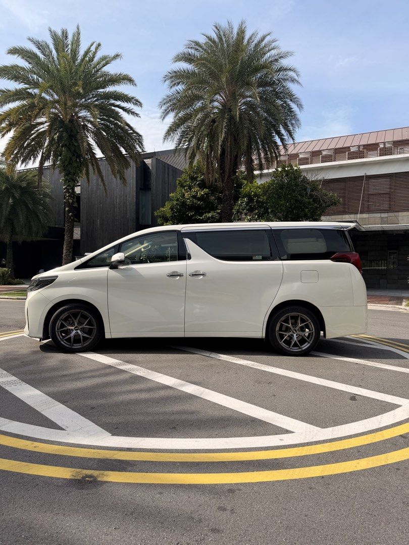 Toyota Alphard ELEGANCE MR Auto (Category: Used Cars) located in Singapore. Submitted by chubbycheekzz (Listing ID 1456190638, Image 3). Description: Well maintained Borneo Unit 2019 Toyota Alphard Elegance MR Sunroof. 130,000km only. Upgraded racing rims + factory sunroof. COE till Feb 2029. PARF eligible. Accident-free, regular servicing. Clean and neat interior/exterior. Spacious luxury MPV for family. Viewing by appointment. Serious buyers DM