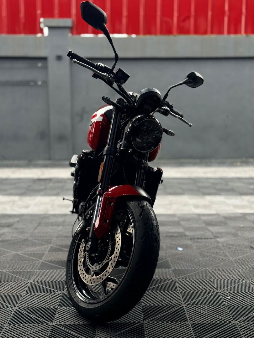 Triumph Trident 660 2025 (Category: Motorbikes for Sale) located in Caloocan City. Submitted by velardea1816591 (Listing ID 1456144823, Image 3). Description: ‼️OPEN FOR TRADE IN‼️ 2025 Triumph trident 660 V2 Slip & Assist Clutch Triumph Shift Assist Quickshifter (up/down) 3 Riding Modes: Rain / Road / Sport Cornering ABS + Traction Control Cruise Control Full LED lights • Color TFT display • Bluetooth connectivity / navigation Registered til 202