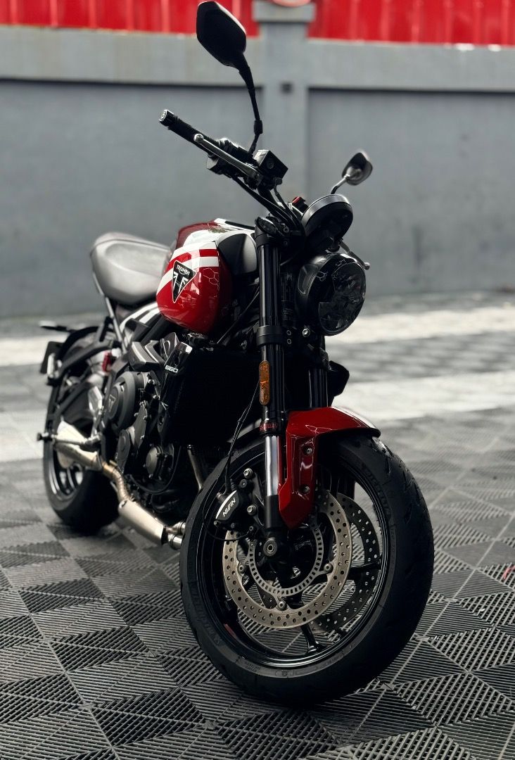 Triumph Trident 660 2025 (Category: Motorbikes for Sale) located in Caloocan City. Submitted by velardea1816591 (Listing ID 1456144823, Image 1). Description: ‼️OPEN FOR TRADE IN‼️ 2025 Triumph trident 660 V2 Slip & Assist Clutch Triumph Shift Assist Quickshifter (up/down) 3 Riding Modes: Rain / Road / Sport Cornering ABS + Traction Control Cruise Control Full LED lights • Color TFT display • Bluetooth connectivity / navigation Registered til 202