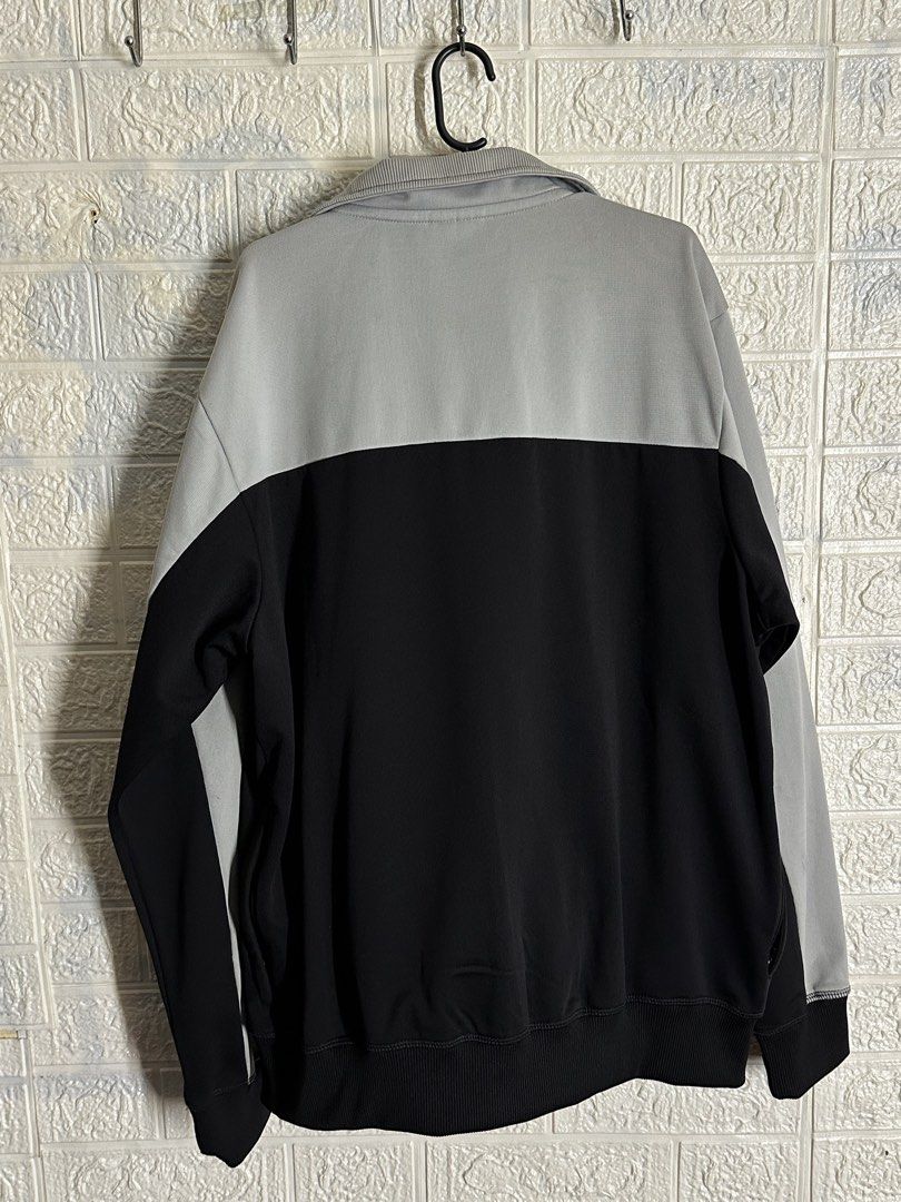 Umbro T4F (Category: Coats, Jackets and Outerwear) located in Manila. Submitted by david_dlr (Listing ID 1456146990, Image 2). Description: Umbro T4F Large Length 27 Width 23 Excellent Condition Makati Location.