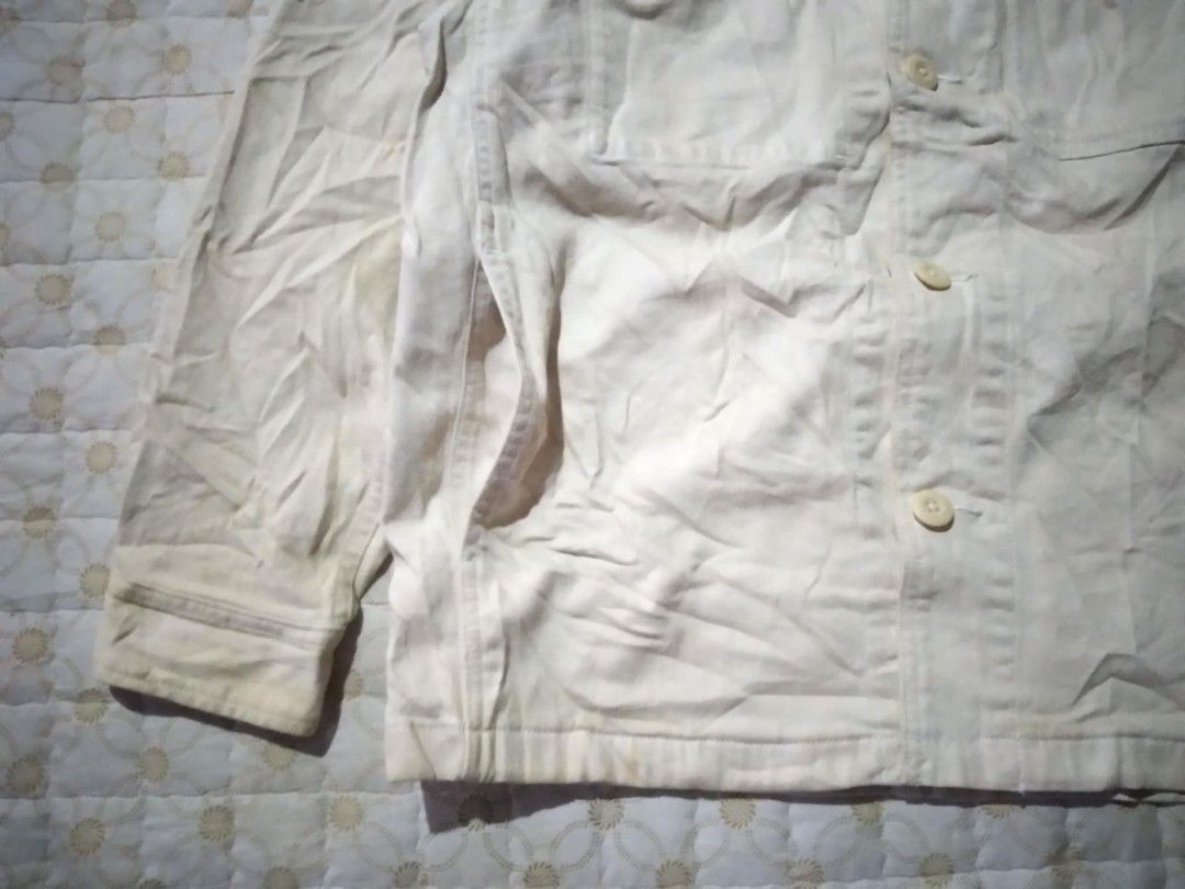 Uniqlo Beige Utility Chore Jacket Medium (Category: Coats, Jackets and Outerwear) located in Zamboanga. Submitted by nurbya898048 (Listing ID 1456148542, Image 3). Description: Uniqlo utility jacket in a light beige color. Features a classic workwear style silhouette with large front pockets. Button-up front with two chest pockets and two side pockets. Long sleeves with button cuffs.Tag size M. Great for layering. Dimesions; Width 21.5 Length 27 