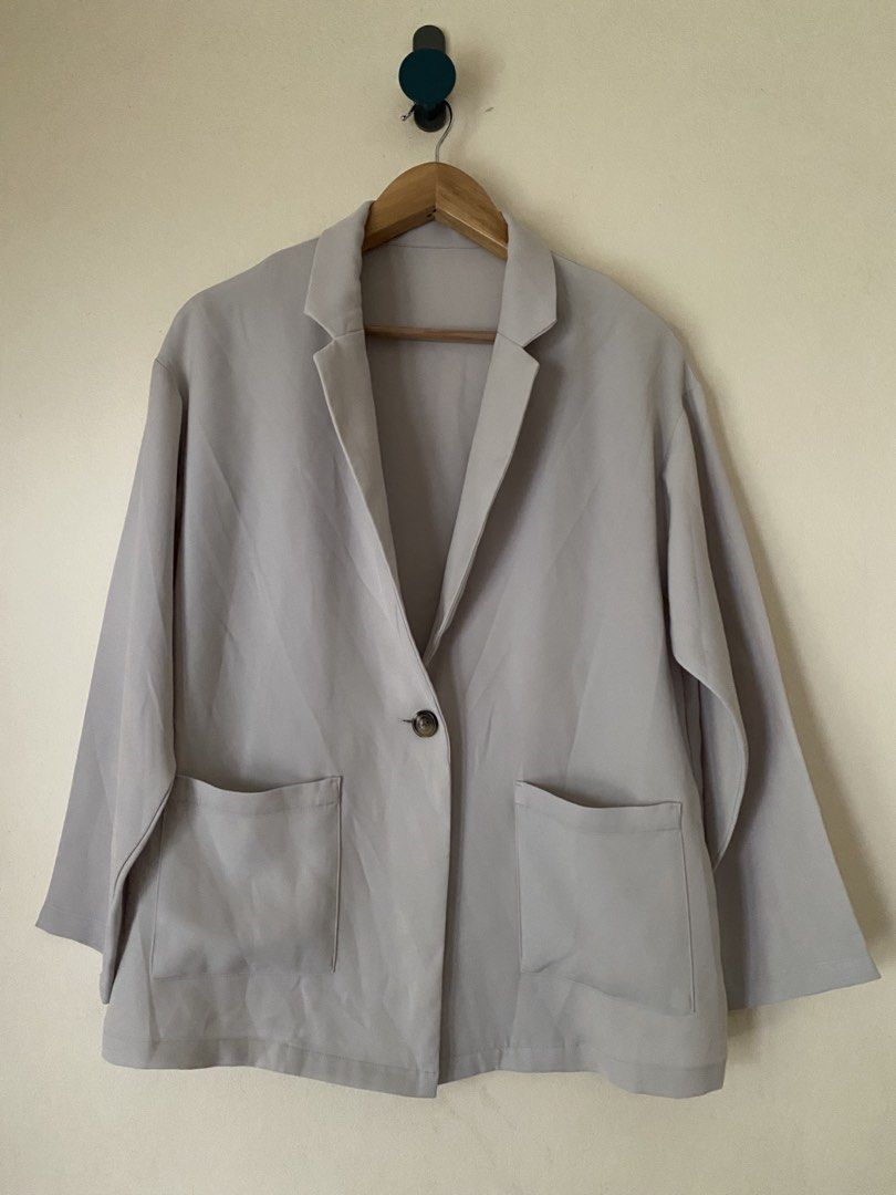 UNIQLO GU Oversized Lightweight Blazer Coat Jacket (Category: Coats, Jackets and Outerwear) located in Puerto Princesa. Submitted by finewearco (Listing ID 1456134290, Image 2). Description: Size on tag : M Armpit laid flat : 22 inches Length : 35 inches 📌 Fixed Price ❕1 DAY RESERVATION ONLY PAYMENT: ✅Gcash ✅BPI SHIPPING OPTIONS: ✅ starts at 80 J&T Thanks.