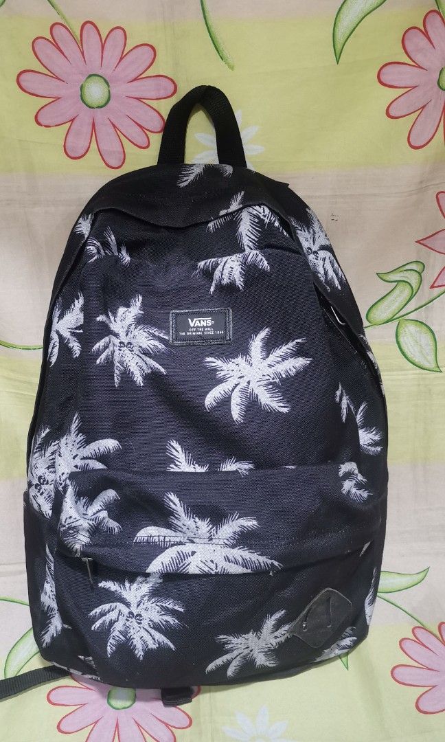 VANS black and white nylon backpack bag (Category: Backpacks) located in Baguio. Submitted by princessjhade (Listing ID 1456152087, Image 1). Description: Large size Plus shipping Very good condition.