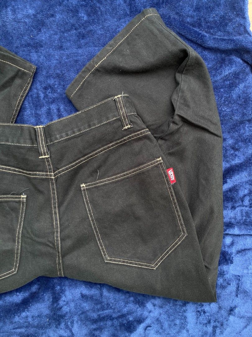 Vans Super baggy pants (Category: Jeans) located in Naga. Submitted by grunchieeeerr (Listing ID 1456108000, Image 3). Description: VANS vintage super baggy ahh pants width: 32 lenght: 40 leg open: 14 hem: 10 Mine ₱2500 free shipping 9.5/10 condition No issue .