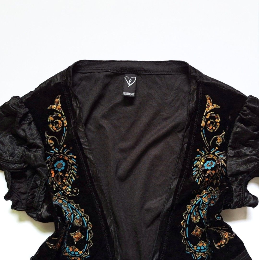 Vintage Black Sequin Paisley Tie - Front Blouse (Category: Blouses) located in Tarlac. Submitted by cheesecaakee (Listing ID 1456143492, Image 2). Description: size: s-m price + sf mop: Gcash | MariBank mod: J&T.