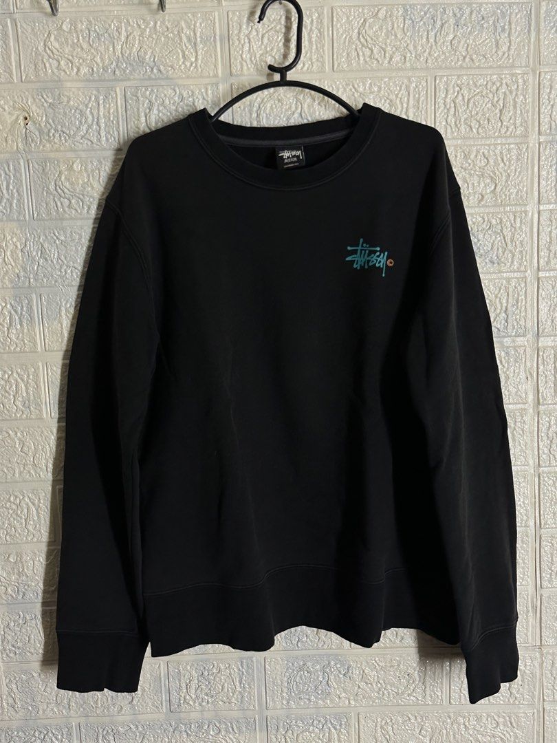 Vintage Stussy Spell out Logo (Category: Coats, Jackets and Outerwear) located in Manila. Submitted by david_dlr (Listing ID 1456146213, Image 1). Description: Vintage Stussy Spell out logo Good to Small To Medium Length 24 Width 21 Issue 2 pinholes check Photos Makati Location.