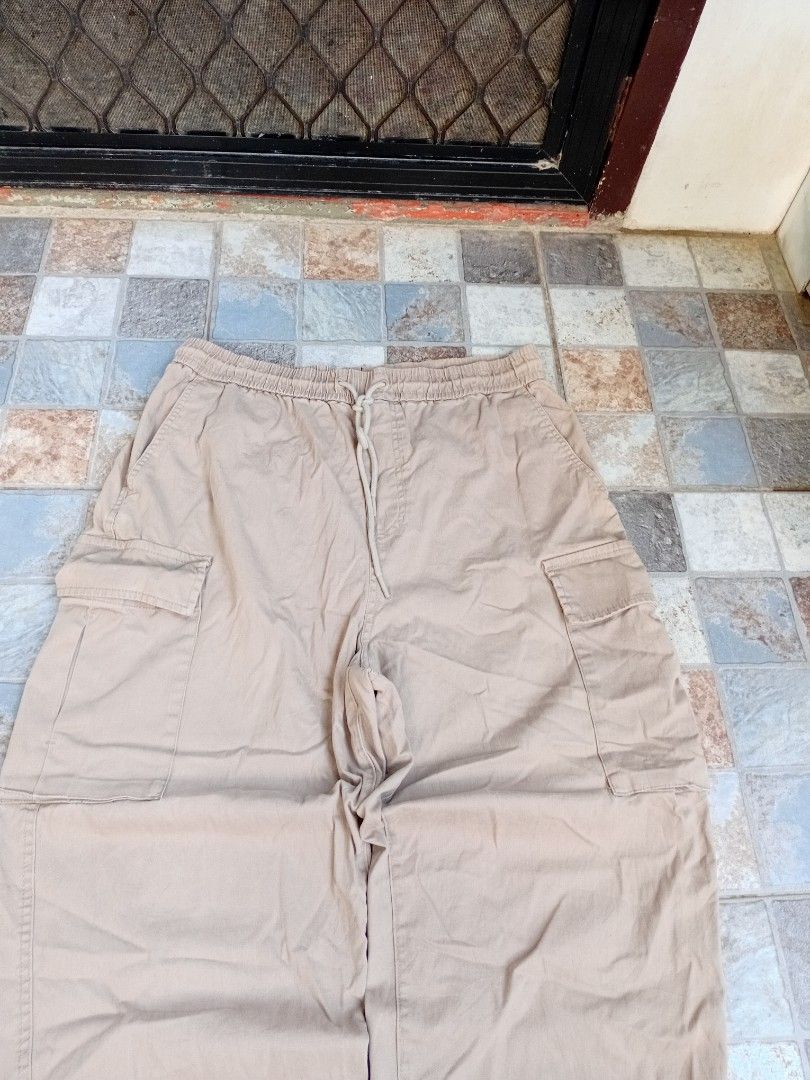 VINTAGE SPAO WORKWEAR CARGO PANTS (Category: Joggers) located in Davao. Submitted by thriftnigeto (Listing ID 1456211440, Image 2). Description: Size XL Width 34 Length 40 No issues Leg opening 13 Hem 9 Need wash In very good condition Still negotiable 📍 Bago gallera Davao city For pickup or delivery via maxim only Payment first policy if above 150 plus ang delivery fee 📩 dm to purchase 📩 ‼️ALL ITEMS ARE THRIFTED‼️ MANAGE YOUR EXPECTATIONS COL