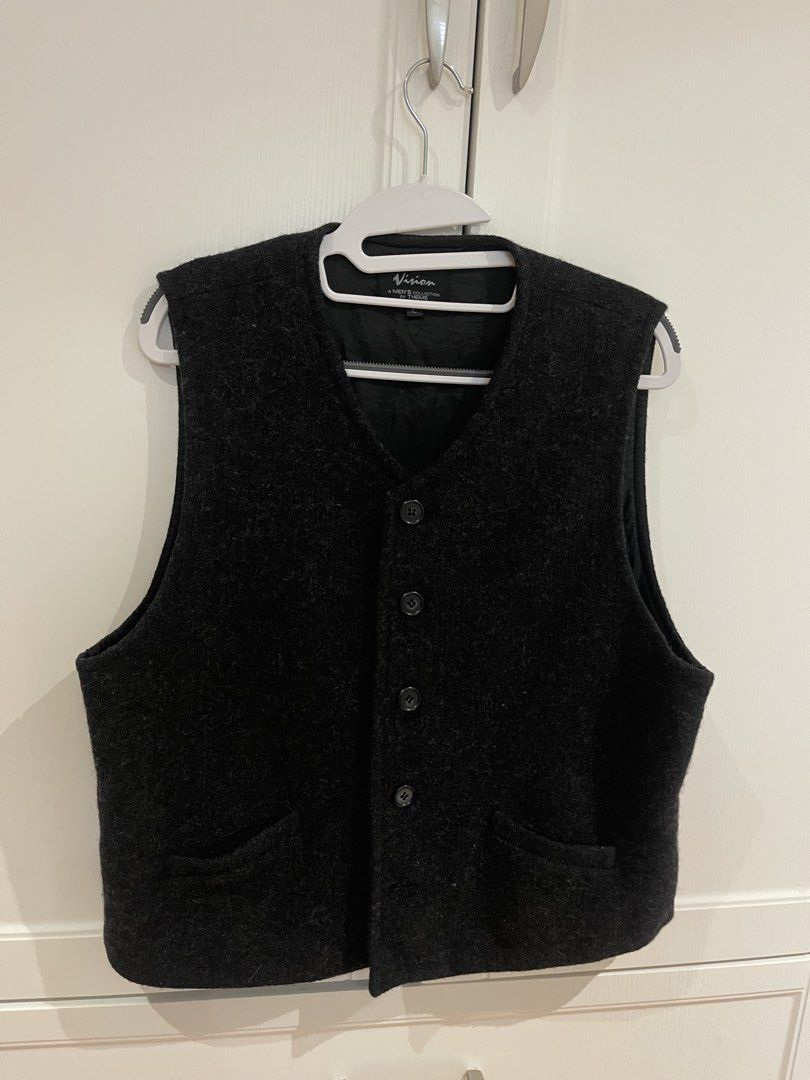 Vision A Men's Collection Wool Blend Vest Size L (Category: Vests) located in Santa Rosa. Submitted by a.i.b. (Listing ID 1456087898, Image 3). Description: ✔️BRAND: Vision ✔️Size: Large can be oversized fit for women Shoulder:15” Chest:20” Length: 22” ✔️Color: Dark Grey ✔️Material 80% Lana Wool 20% Polyester Fully Lined ✔️Ideal for layering in cooler weather Fisrt pic for inspo only 💄This is a preloved item so please manage your expectations. �