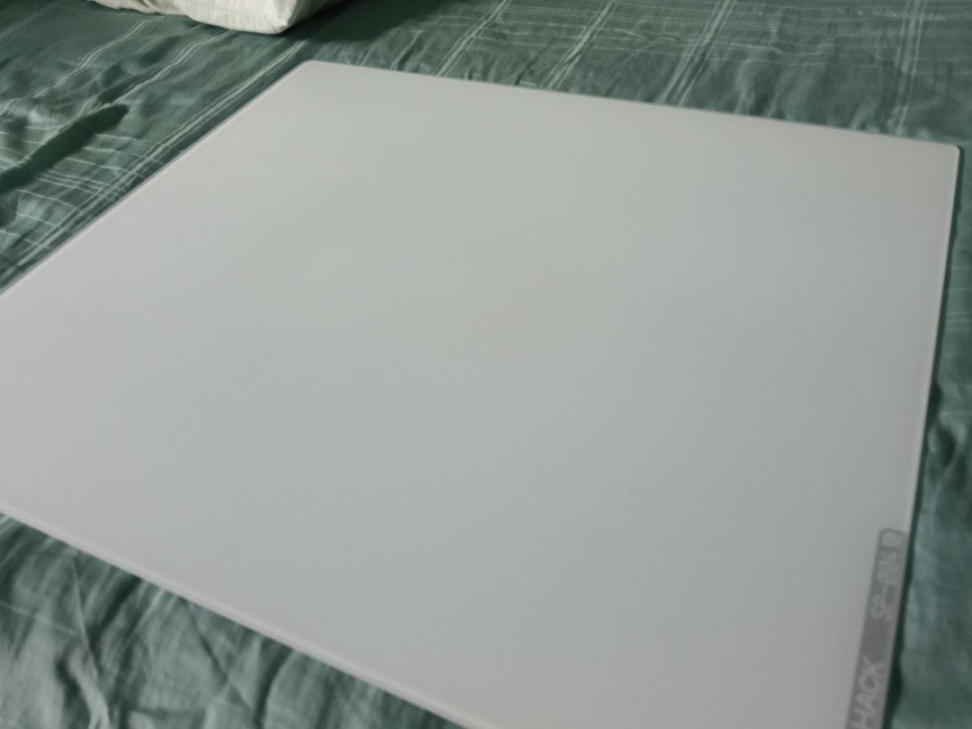 Wallhack SP004 (Category: Mouse & Mousepads) located in Singapore. Submitted by denzel888 (Listing ID 1456148746, Image 2). Description: Like new. Never scratched or dropped it. ORD loh so cannot be braindead NSF and play games all day. If you ask for more pictures, idk what to say its literally a white pristine slab of glass.
