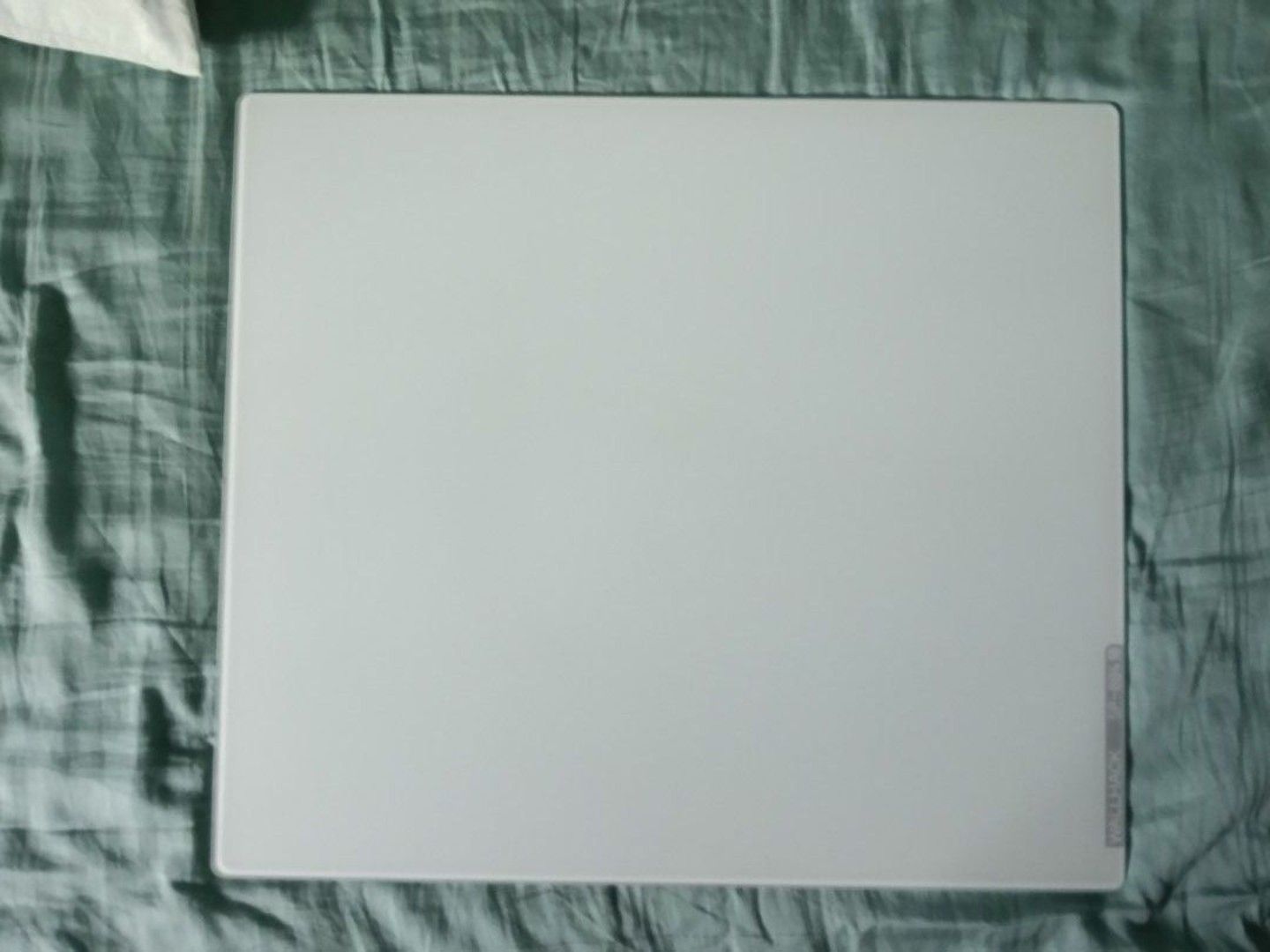 Wallhack SP004 (Category: Mouse & Mousepads) located in Singapore. Submitted by denzel888 (Listing ID 1456148746, Image 1). Description: Like new. Never scratched or dropped it. ORD loh so cannot be braindead NSF and play games all day. If you ask for more pictures, idk what to say its literally a white pristine slab of glass.