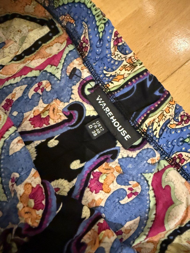 Warehouse maxi skirt (Category: Skirts) located in Makati City. Submitted by nmvs1 (Listing ID 1456151470, Image 3). Description: Warehouse UK brand Maxi skirt with front slit Garter waist super nice print Uk 12 Large Worn twice excellent cond.