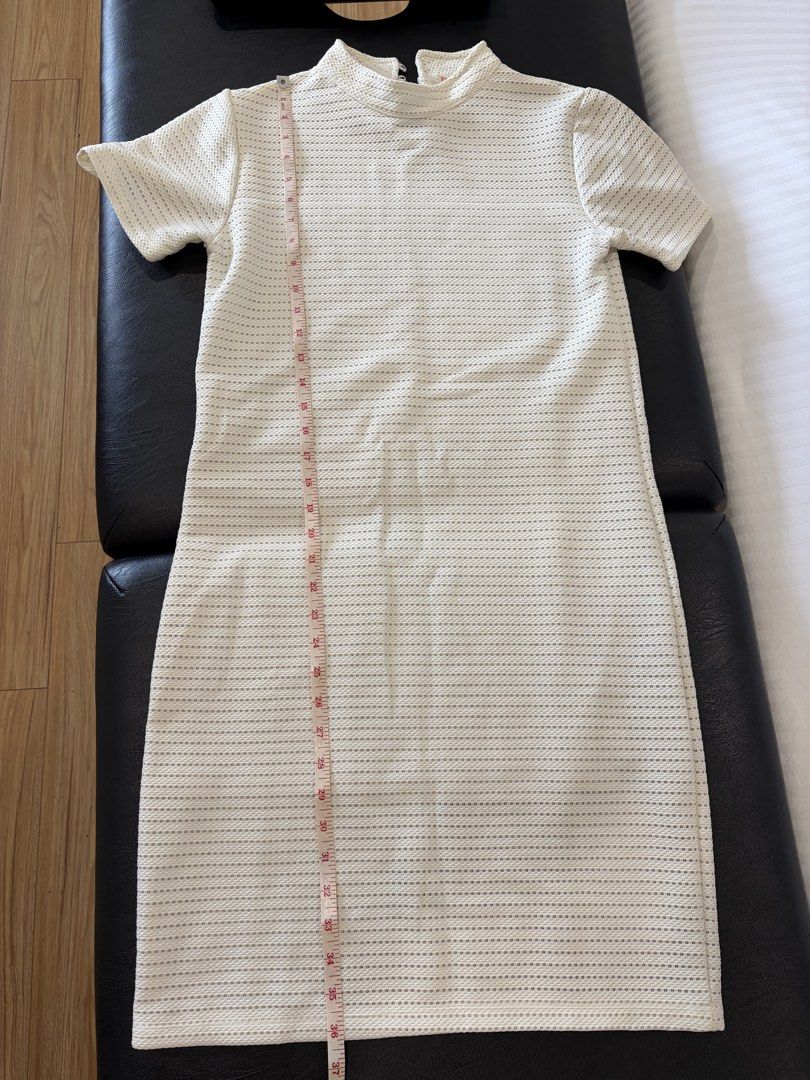 White Short Sleeves Midi Dress (Category: Dresses) located in Quezon City. Submitted by ciyellow (Listing ID 1456108629, Image 2). Description: White perforated fabric Short Sleeves Collar Neck Midi Dress.