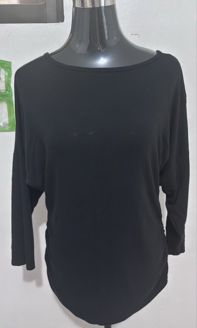 WOMEN BLACK LONG SLEEVE (Category: Longsleeves) located in Pasig City. Submitted by Atv26 (Listing ID 1456113797, Image 2). Description: WOMEN BLACK LONG SLEEVE BLOUSE SIZE: BUST WIDTH 19 INCHES LENGTH 24 INCHES COLOR RATE: 9/10.