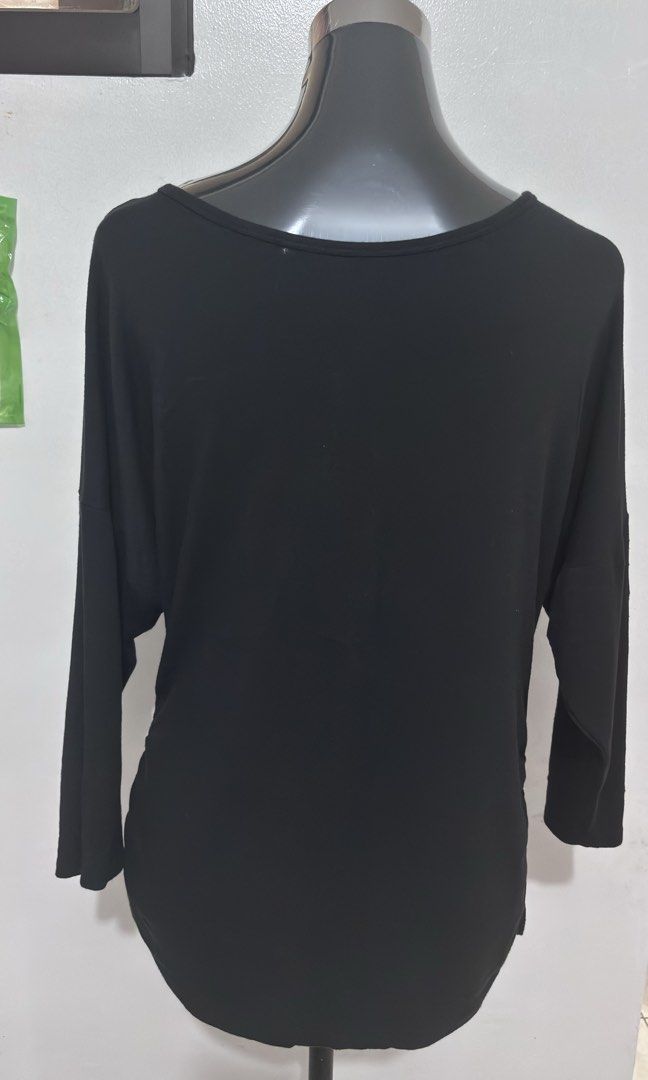 WOMEN BLACK LONG SLEEVE (Category: Longsleeves) located in Pasig City. Submitted by Atv26 (Listing ID 1456113797, Image 1). Description: WOMEN BLACK LONG SLEEVE BLOUSE SIZE: BUST WIDTH 19 INCHES LENGTH 24 INCHES COLOR RATE: 9/10.
