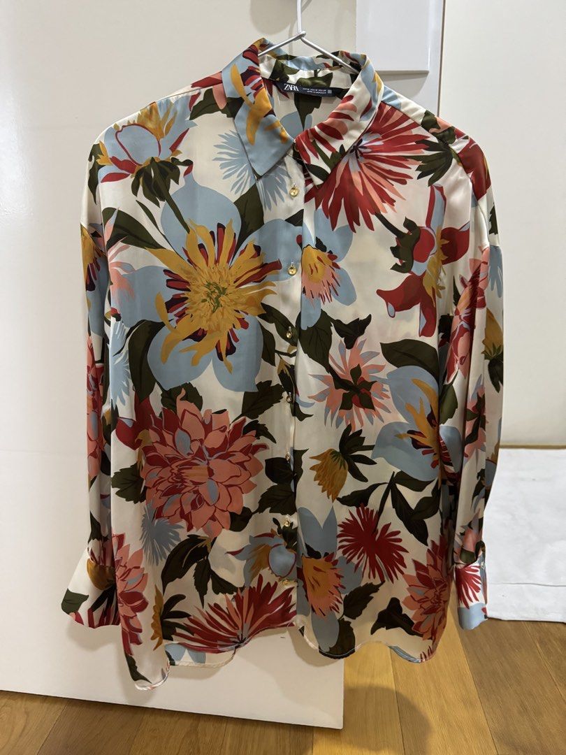 Zara Floral Long Sleeves (Satin, Medium) (Category: Longsleeves) located in Mandaluyong City. Submitted by grmnk (Listing ID 1456057146, Image 3). Description: Like new. Worn less than 5x! RFS: I don’t wear satin tops after leaving the corporate world :) BPI / GCash GoGo Xpress / Grab / Lalamove from Mandaluyong.