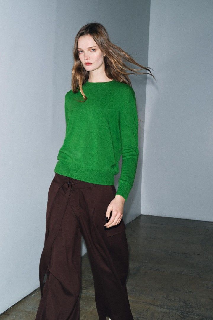 ZARA Green Crewneck Sweatshirt (Category: Longsleeves) located in Muntinlupa City. Submitted by sofia010317 (Listing ID 1451805159, Image 2). Description: - Zara green crewneck sweatshirt - Long sleeves with ribbed cuffs and hem - Made in Pakistan - Simple and classic design - Soft fabric for comfort - Great for layering or wearing on its own.