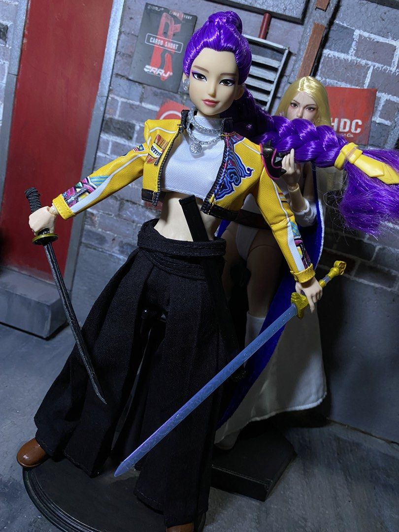 1/6 scale Rumi Samurai custom (Category: Figurines & Statues) located in Quezon City. Submitted by dormammucinder (Listing ID 1456293375, Image 2). Description: NOT HOT TOYS(brand) Rumi Custom - 1500 Three q bodyg Custom hakama Emma Frost - 1800 Three q body QC area gcash NO STAND.