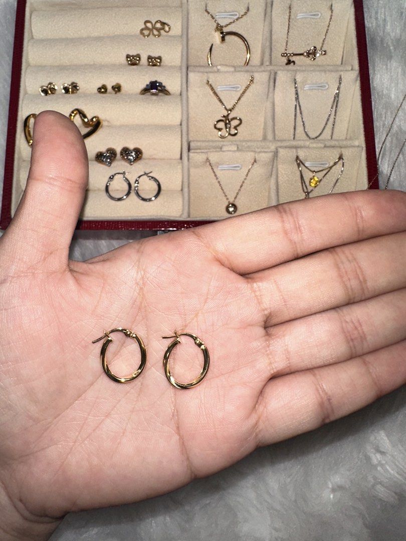 18K Saudi Gold Hoop Earrings (Category: Earrings) located in Pinamalayan. Submitted by bykinessah (Listing ID 1456240209, Image 1). Description: - Classic gold hoop earrings - Lightweight and comfortable for everyday wear - Perfect size for a subtle statement - Easy to put on and take off - A great addition to any jewelry collection.