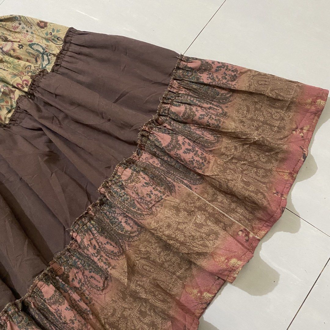 ✧ BOHO PAISLEY SKIRT✧ (Category: Skirts) located in Pagadian. Submitted by urdripchoice (Listing ID 1456255257, Image 2). Description: ✧ BOHO PAISLEY SKIRT✧ Waist: 26-46(max stretchable) Length: 20 No tag Color Rate:9/10 Issue: none Fresh From Laundry ♡ ✧ SHIPPING & PAYMENT ✧ Mode Of Payment: GCash Courier: J&T Express Location: Pagadian City (7016), ZDS, Philippines.