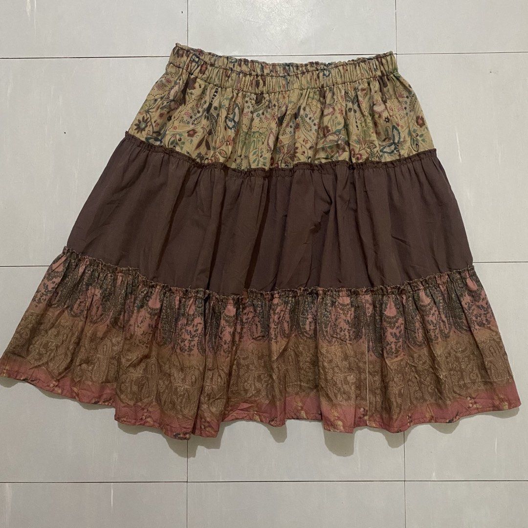 ✧ BOHO PAISLEY SKIRT✧ (Category: Skirts) located in Pagadian. Submitted by urdripchoice (Listing ID 1456255257, Image 1). Description: ✧ BOHO PAISLEY SKIRT✧ Waist: 26-46(max stretchable) Length: 20 No tag Color Rate:9/10 Issue: none Fresh From Laundry ♡ ✧ SHIPPING & PAYMENT ✧ Mode Of Payment: GCash Courier: J&T Express Location: Pagadian City (7016), ZDS, Philippines.