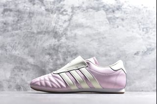 (Category: ) located in . Submitted by Outlet.Sneakers (Listing ID 1456241989, Image 1). Description: .