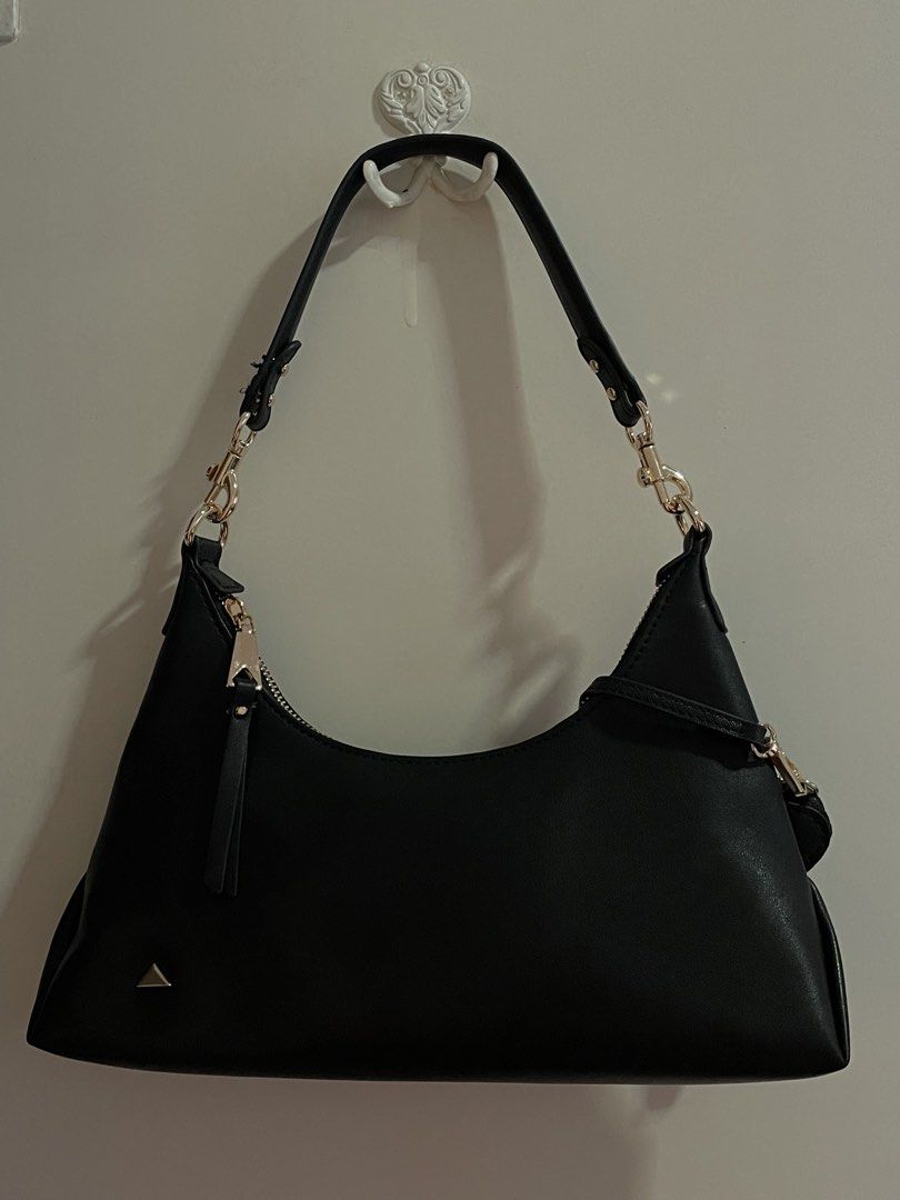 Aldo MTL72 Black Shoulder Bag Purse (Category: Purses & Pouches) located in Paranaque City. Submitted by fastbear-8239 (Listing ID 1456264493, Image 3). Description: - Never been used before - With brand new packaging, seals, and strap - Good quality.