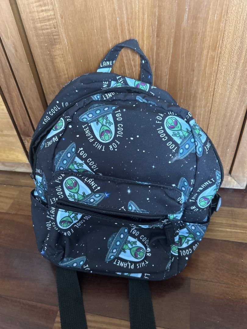 Alien backpack (Category: Backpacks) located in Singapore. Submitted by geckomagician (Listing ID 1456289845, Image 1). Description: 2017 alien backpack .