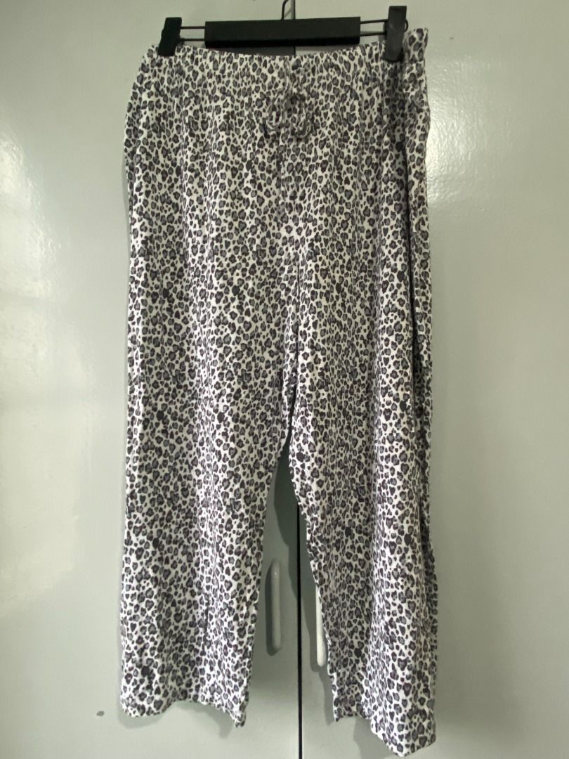 Anne Klein Leopard Print Pajama Terno XL (Category: Undergarments & Loungewear) located in Las Pinas. Submitted by makingspace24 (Listing ID 1456347060, Image 2). Description: - Brand: Anne Klein - Style: Cropped Pants - Print: All-over Leopard Print - Features: Elastic waistband with drawstring - Size: XL - Origin: Made in Cambodia.