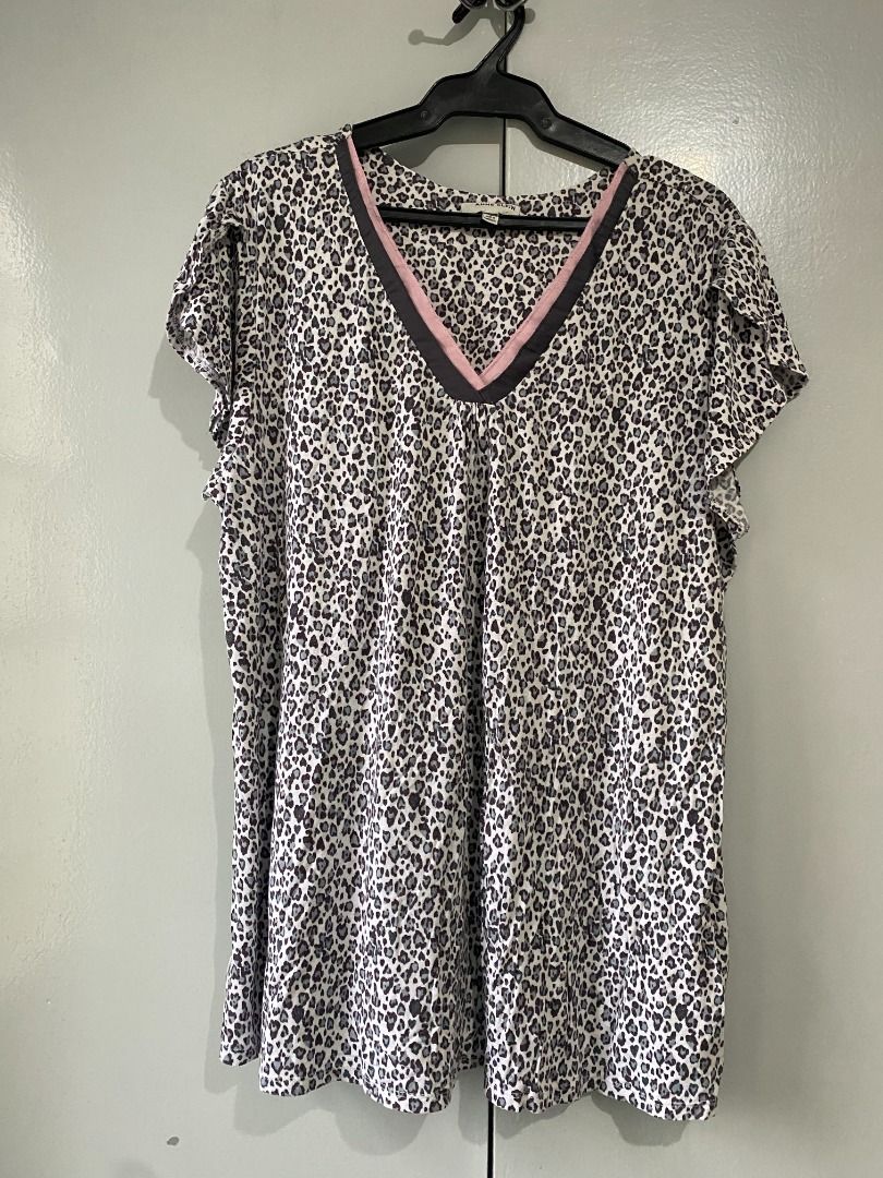Anne Klein Leopard Print Pajama Terno XL (Category: Undergarments & Loungewear) located in Las Pinas. Submitted by makingspace24 (Listing ID 1456347060, Image 1). Description: - Brand: Anne Klein - Style: Cropped Pants - Print: All-over Leopard Print - Features: Elastic waistband with drawstring - Size: XL - Origin: Made in Cambodia.