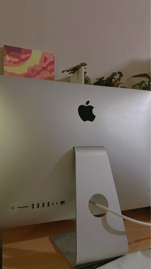 Apple iMac Desktop Computer (Category: Desktops) located in Manila. Submitted by johnfah (Listing ID 1456415315, Image 2). Description: iMac 21.5” (2017) for Sale 💻 ₱12,000! Selling my 2017 iMac 21.5-inch — rarely used and still in good working condition. • Model: iMac 21.5-inch (2017) • Processor: 2.3 GHz Dual-Core Intel Core i5 • RAM: 8GB • Storage: 1TB • Graphics: Intel Iris Plus Graphics 640 • Well-maintained & fully working Price: ₱12,000 ❌