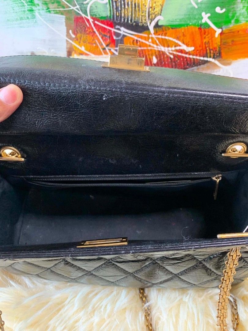 Authentic CC REISSUE 2.55 AGED CALF TOTE SERIES 21 (Category: Luxury Bags & Wallets) located in Marikina City. Submitted by aussiemaan (Listing ID 1410891703, Image 3). Description: CC REISSUE 2.55 AGED CALF TOTE SERIES 21 W/ AUTHENTICITY CARD, HOLO INTACT & ENTRUPY CERT. 💕 8.18.