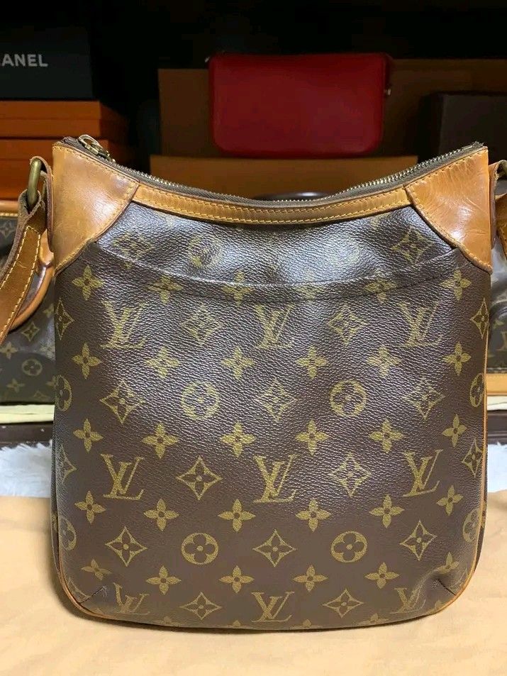 Authentic louis vuitton Odeon sling bag (Category: Luxury Bags & Wallets) located in Pasig City. Submitted by castlescollections (Listing ID 1456254351, Image 2). Description: Guaranteed Authentic Louis Vuitton Odeon Sling bag.
