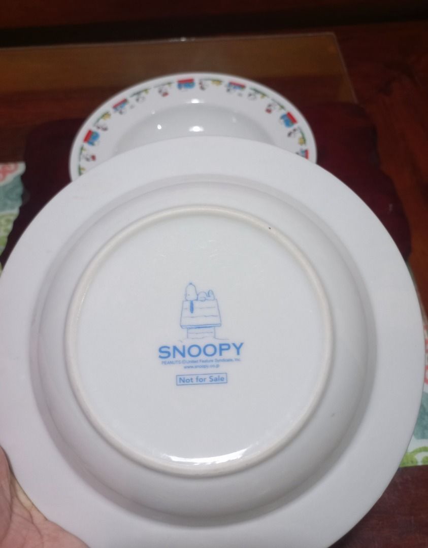 AUTHENTIC Peanuts Snoopy Ceramic Deep Soup Plate /Pasta Bowl (Category: Dinnerware & Cutlery) located in Pugo. Submitted by mhylee_fang1989 (Listing ID 1456310381, Image 2). Description: Php 200 each (9 available).