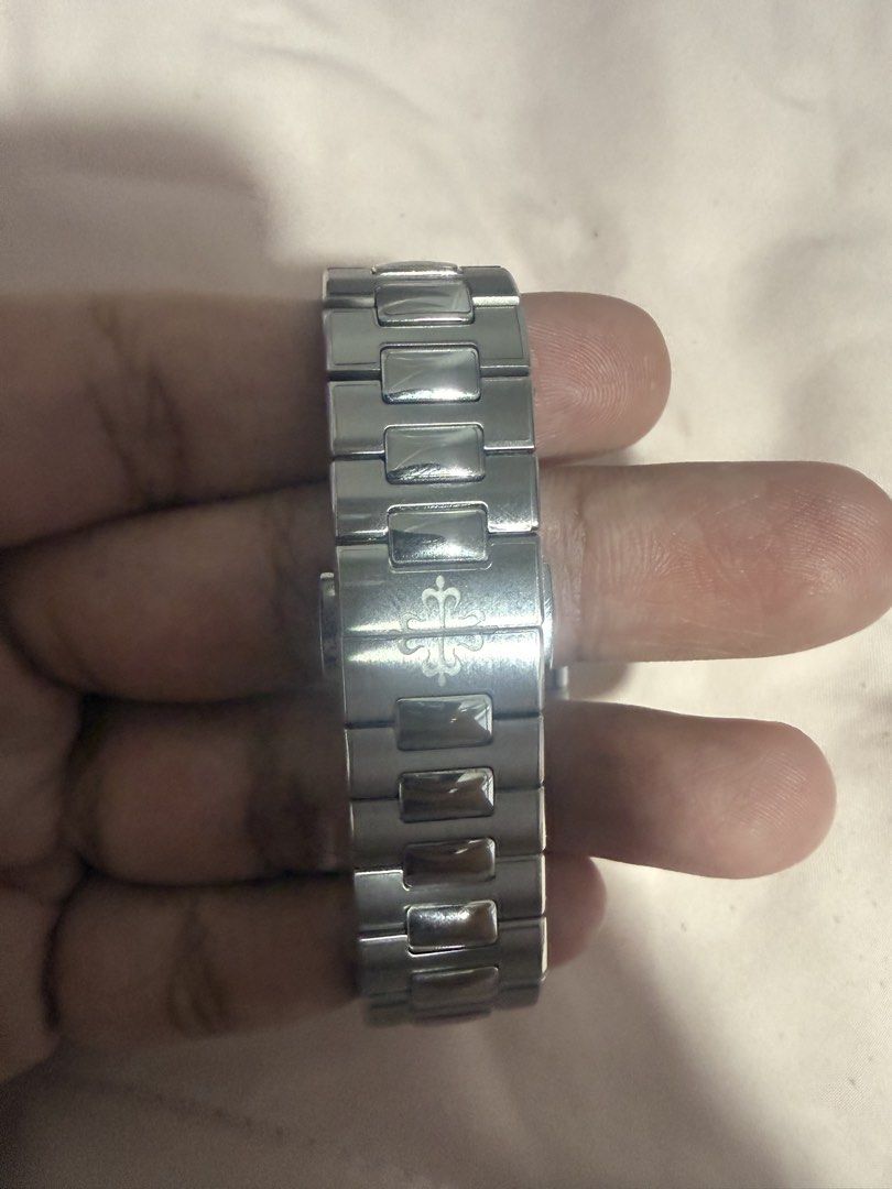 Automatic watch (Category: Men's Watches) located in Singapore. Submitted by muhammadabdullahosman (Listing ID 1456356583, Image 3). Description: Stock watch and worn only few times and watch already paste protective stick. No dings watch is in perfect condition. Full links and no boxs. No Nego. Low baller stay away Pm for fast response. .