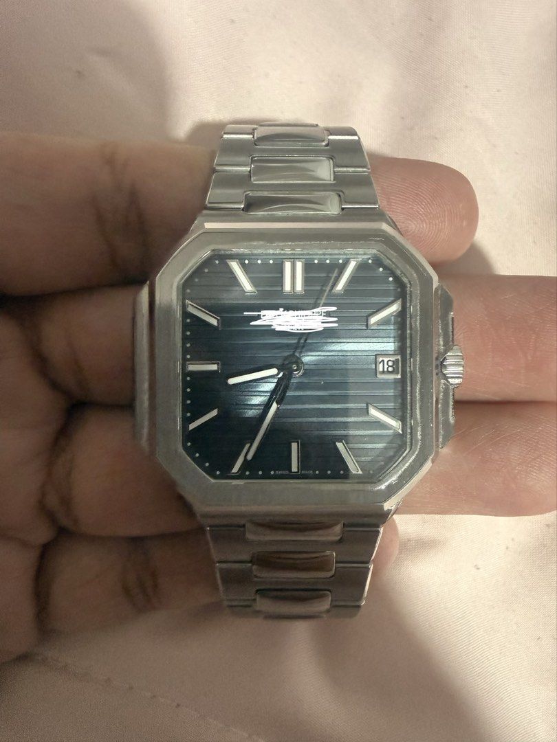 Automatic watch (Category: Men's Watches) located in Singapore. Submitted by muhammadabdullahosman (Listing ID 1456356583, Image 1). Description: Stock watch and worn only few times and watch already paste protective stick. No dings watch is in perfect condition. Full links and no boxs. No Nego. Low baller stay away Pm for fast response. .