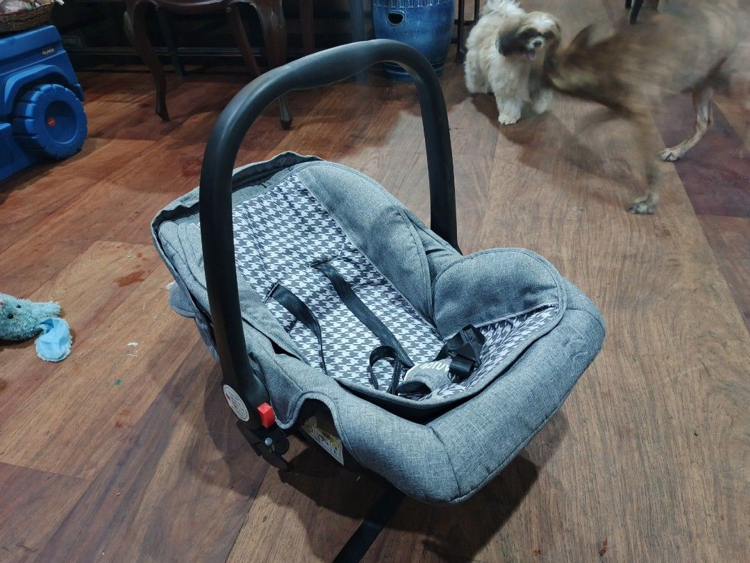 Baby Carrier Basket by Apruva (Category: Carriers & Slings) located in Quezon City. Submitted by toybaulph (Listing ID 1456417633, Image 1). Description: For Sale!!! - Apruva infant carrier - grey fabric - Includes canopy for sun protection - Padded harness straps for comfort - Easy-carry handle for portability Price: 600 Meetups@Burger King Timog Ave, Gateway Cubao, Vertis North Delivery fee c/o buyer.