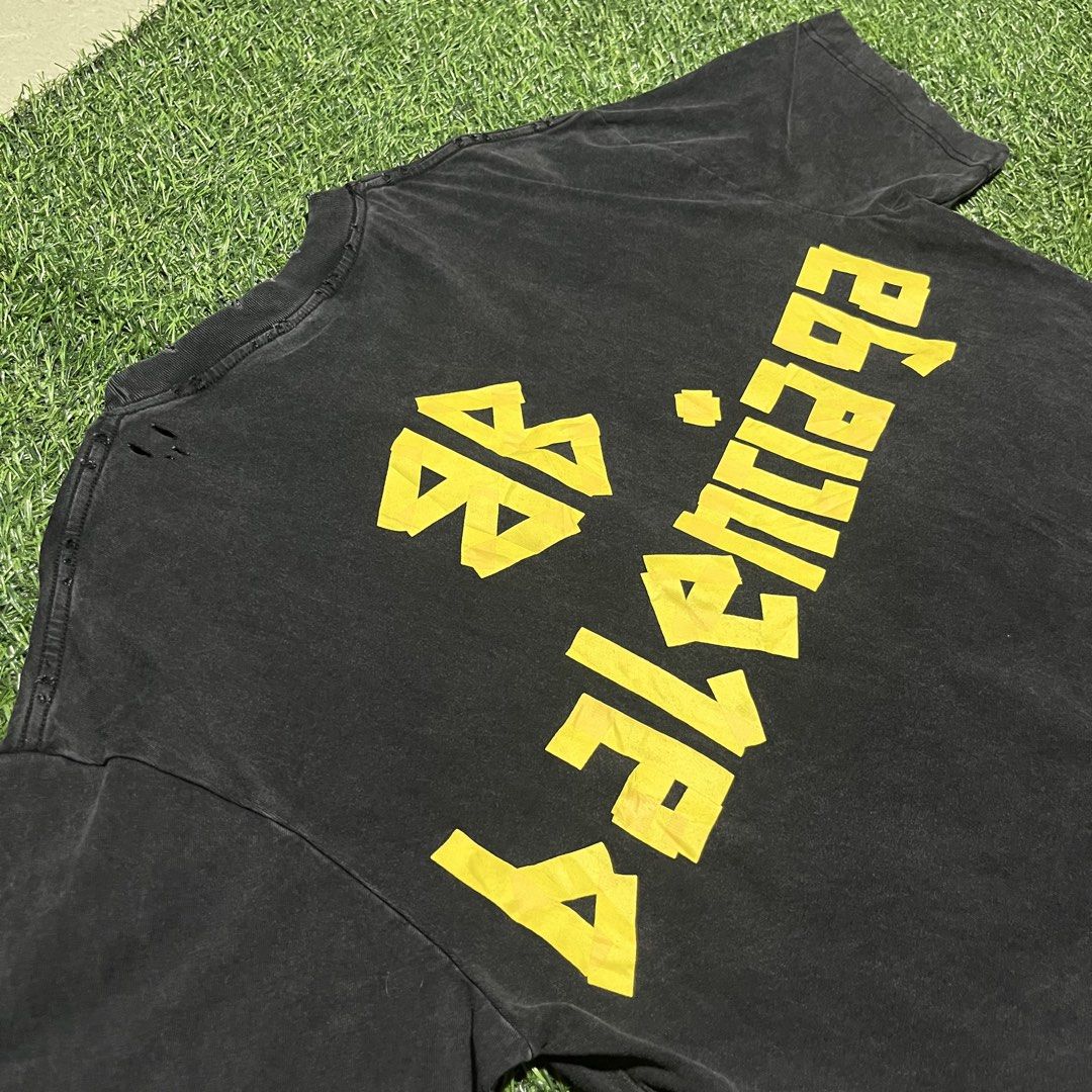 BALENCIAGA TAPE TYPE DISTRESSED SHIRT (Category: Luxury Apparel) located in Cebu City. Submitted by thriftbrent1 (Listing ID 1456382139, Image 2). Description: EXCELLENT / GOOD AS NEW CONDITION SIZE : MEDIUM ON TAG BUT LARGE FITTINGS ISSUE : NONE ❌❌❌ LOCATION : CEBU.