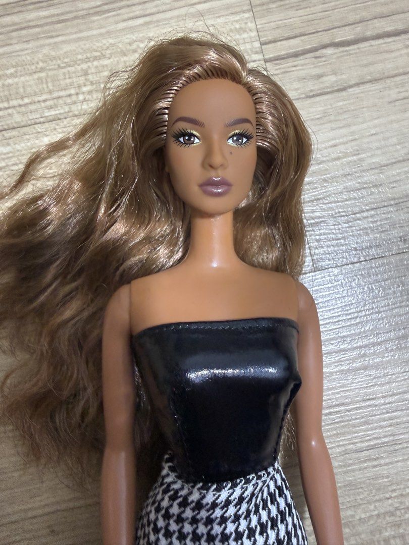 Barbie Basic Kit 1 (Category: Toys & Games) located in Kuala Lumpur. Submitted by adda_barbie (Listing ID 1456355106, Image 2). Description: Barbie You Create Basic Kit 1 As is No nego Postage via JnT SM RM9 SS Rm16-18.