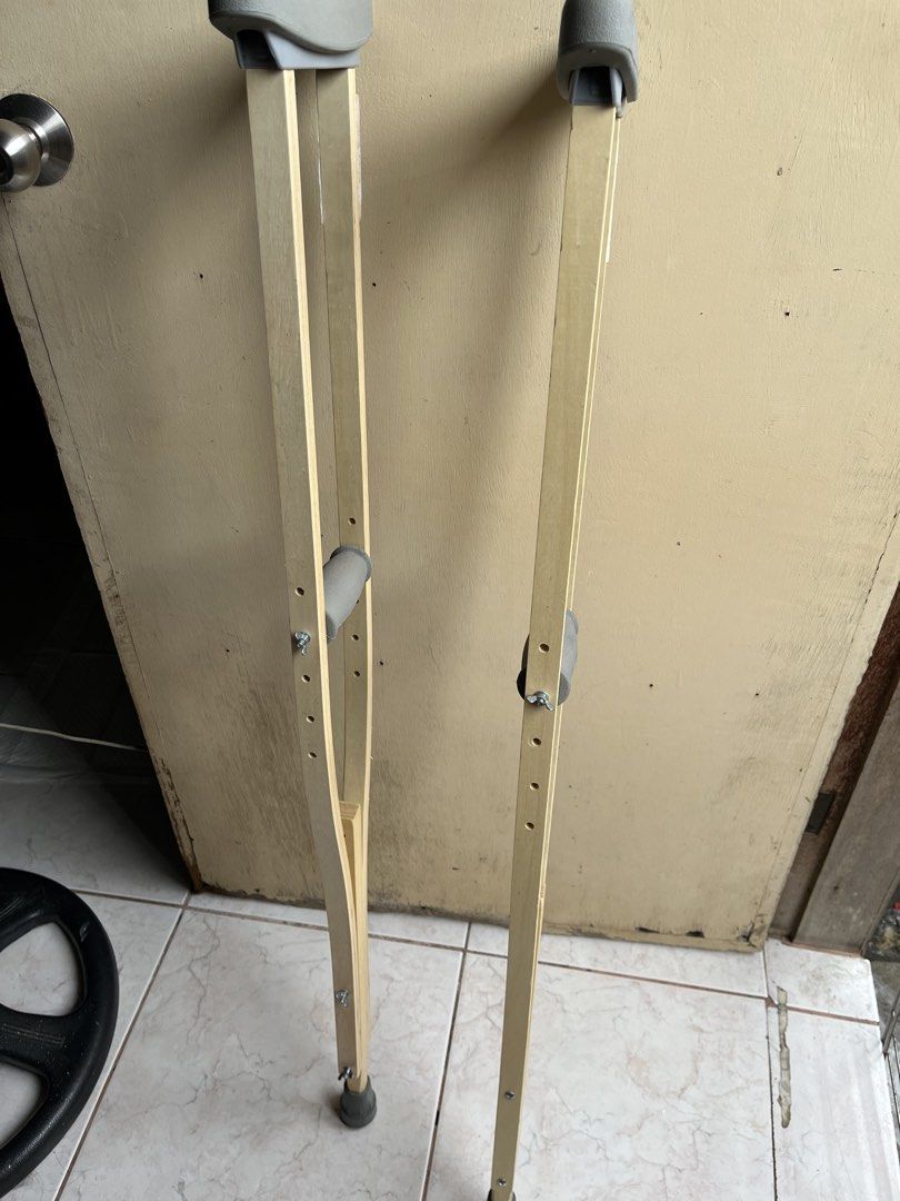 barely used, brand new crutches (Category: Braces, Support & Protection) located in Manila. Submitted by cleverbear-6bb328 (Listing ID 1456329989, Image 2). Description: .