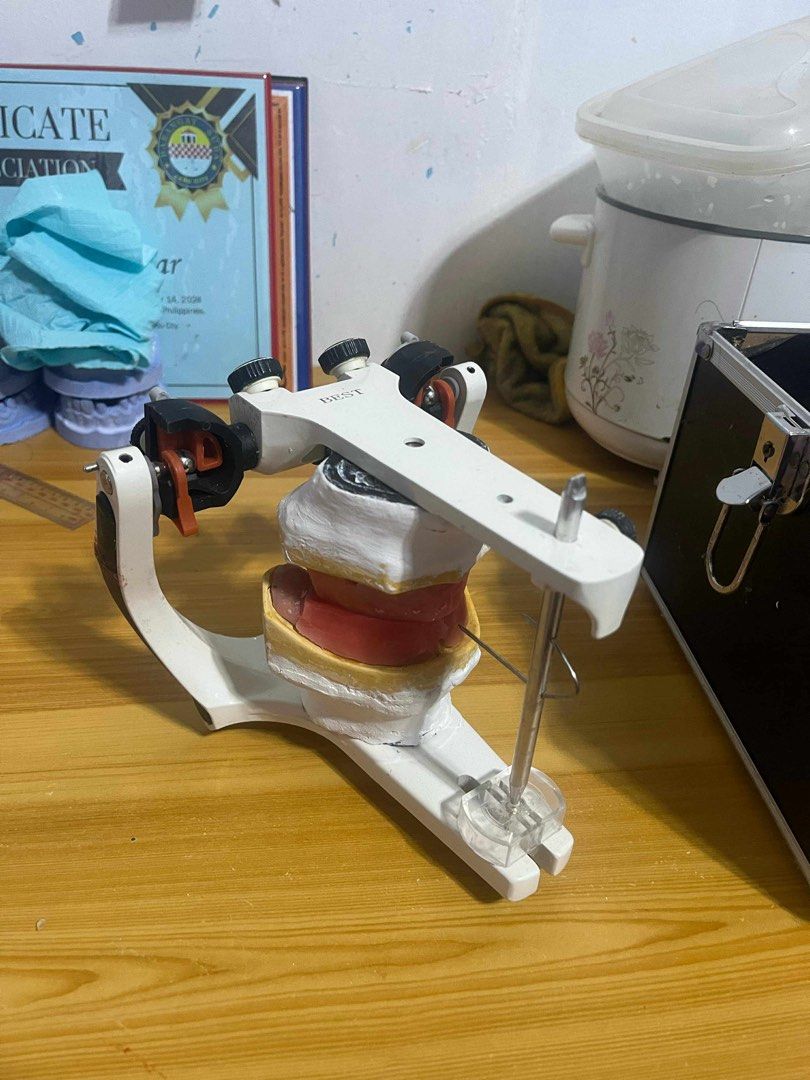 “Best” Dental semi-adjustable articulator (Category: Medical Supplies & Tools) located in Cortes. Submitted by kuuukooh (Listing ID 1456414975, Image 3). Description: .