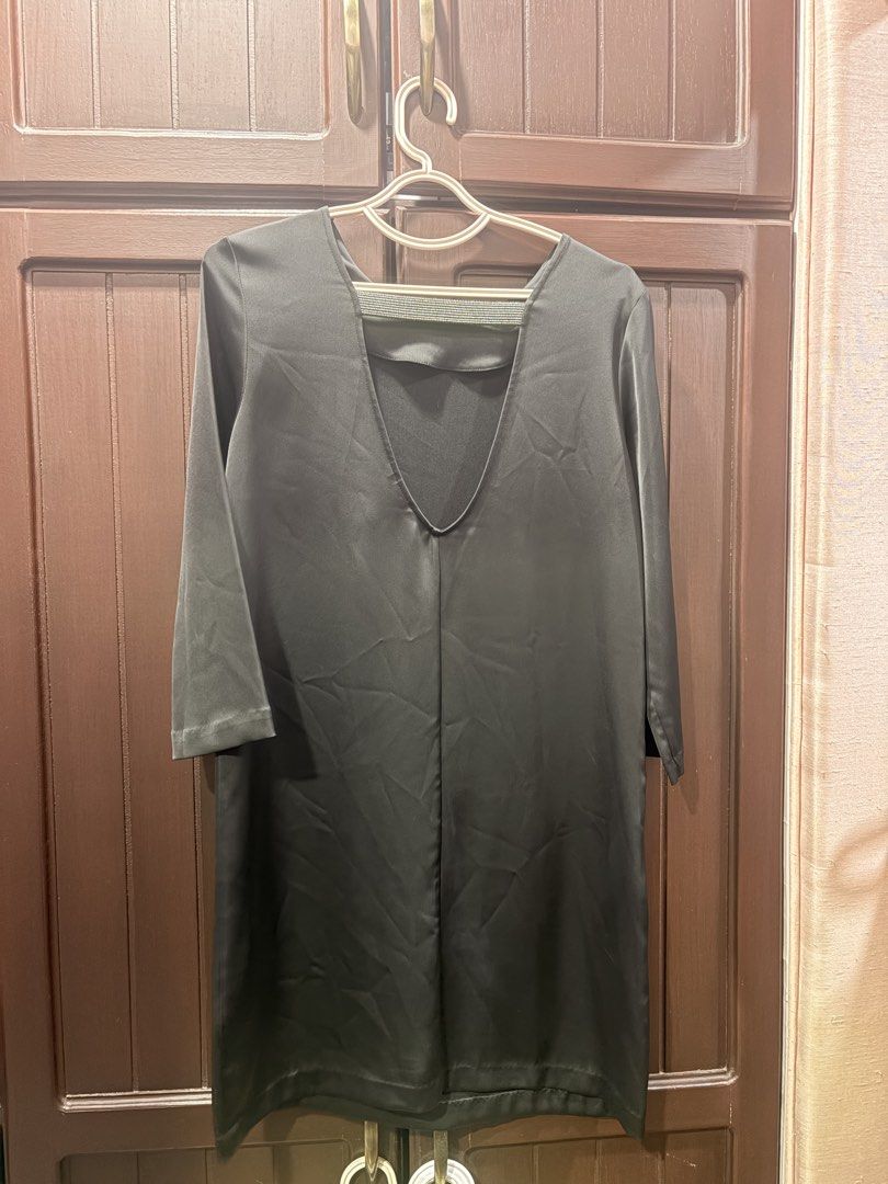 Black 3/4 Sleeve V-Neck Shift Dress (Category: Dresses) located in Manila. Submitted by sofiacarm15 (Listing ID 1456376863, Image 2). Description: - Classic black dress - Elegant 3/4 sleeves - Striking deep V neckline in the back - Fabric with a subtle sheen - Flattering shift style - Versatile for dressing up or down.