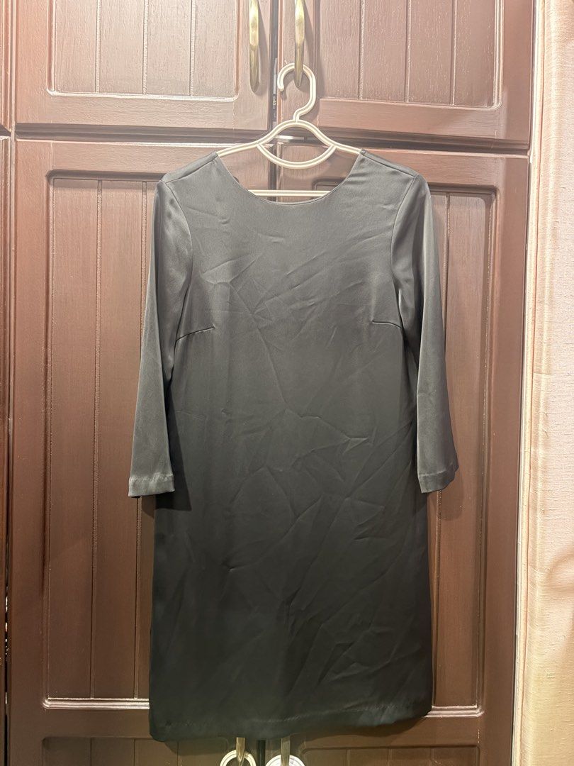 Black 3/4 Sleeve V-Neck Shift Dress (Category: Dresses) located in Manila. Submitted by sofiacarm15 (Listing ID 1456376863, Image 1). Description: - Classic black dress - Elegant 3/4 sleeves - Striking deep V neckline in the back - Fabric with a subtle sheen - Flattering shift style - Versatile for dressing up or down.