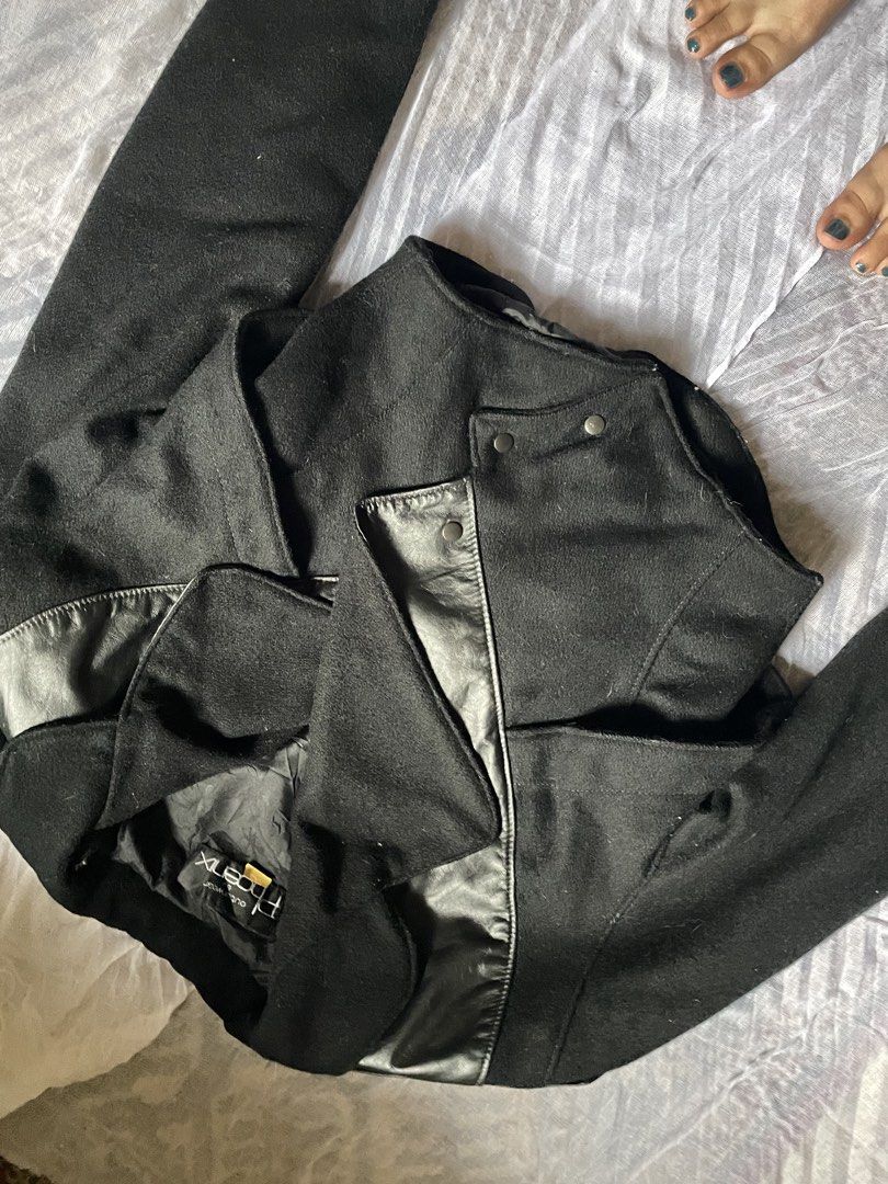 BLACK LEATHER CROP JACKET (Category: Coats, Jackets and Outerwear) located in Batangas. Submitted by luvluvetifee (Listing ID 1456341850, Image 3). Description: best fit small to medium super gorg i swear .