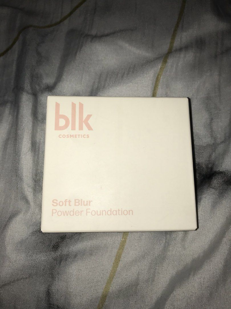 BLK Cosmetics Soft Blur Powder Foundation (Category: Makeup) located in Manila. Submitted by mareintup (Listing ID 1456300023, Image 1). Description: - BLK Cosmetics Soft Blur Powder Foundation - Achieve a soft blur finish - Ideal for setting makeup or light coverage - Compact and portable for on-the-go touch-ups.