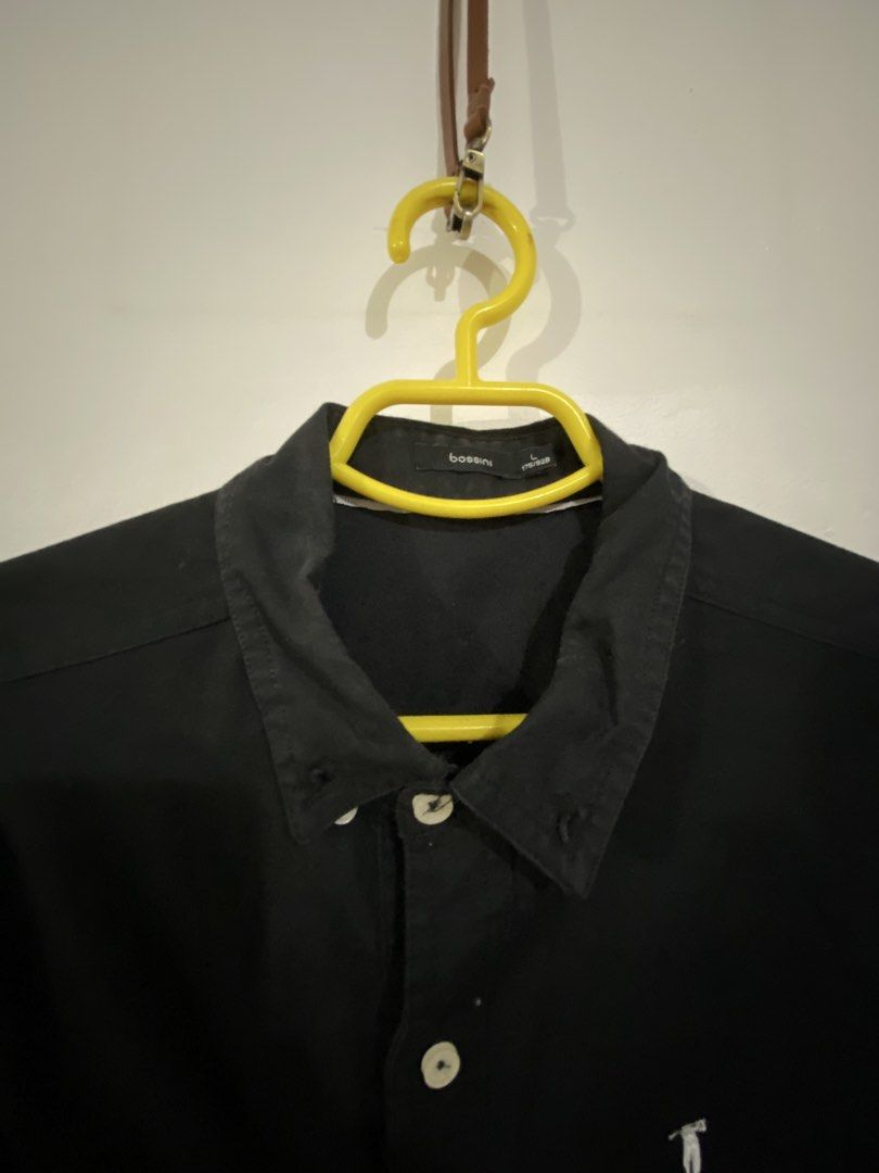 Bossini Black Short Sleeve Button Up Shirt (Category: Formal Shirts) located in Taguig. Submitted by djoseph (Listing ID 1456299668, Image 2). Description: - Brand: Bossini - Color: Black - Sleeve Length: Short Sleeve - Features: Small embroidered logo on chest, button-up front, collared - Style: Classic, versatile for casual or smart casual wear - Condition: Good.
