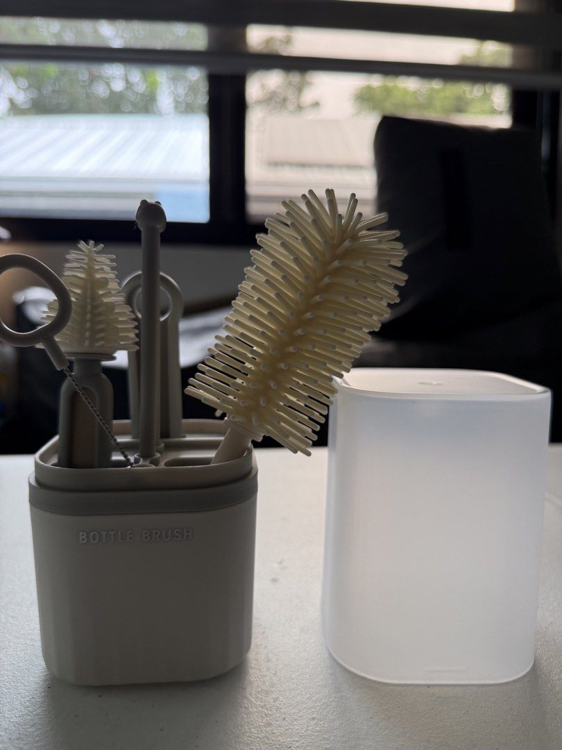 Bottle Brush Set with Holder and Lid (Category: Breastfeeding & Bottle Feeding) located in San Pedro. Submitted by ekaayy (Listing ID 1456281164, Image 1). Description: - Complete Bottle Brush Set with convenient holder. - Includes a large silicone brush for thorough cleaning. - Comes with a smaller brush for detailed tasks. - Holder features multiple slots for organized storage. - Lid included to keep brushes clean and hygienic. - Perfect for cl