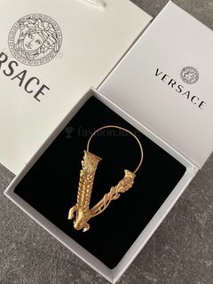 (Category: ) located in . Submitted by fashion.luxe (Listing ID 1456404693, Image 1). Description: .