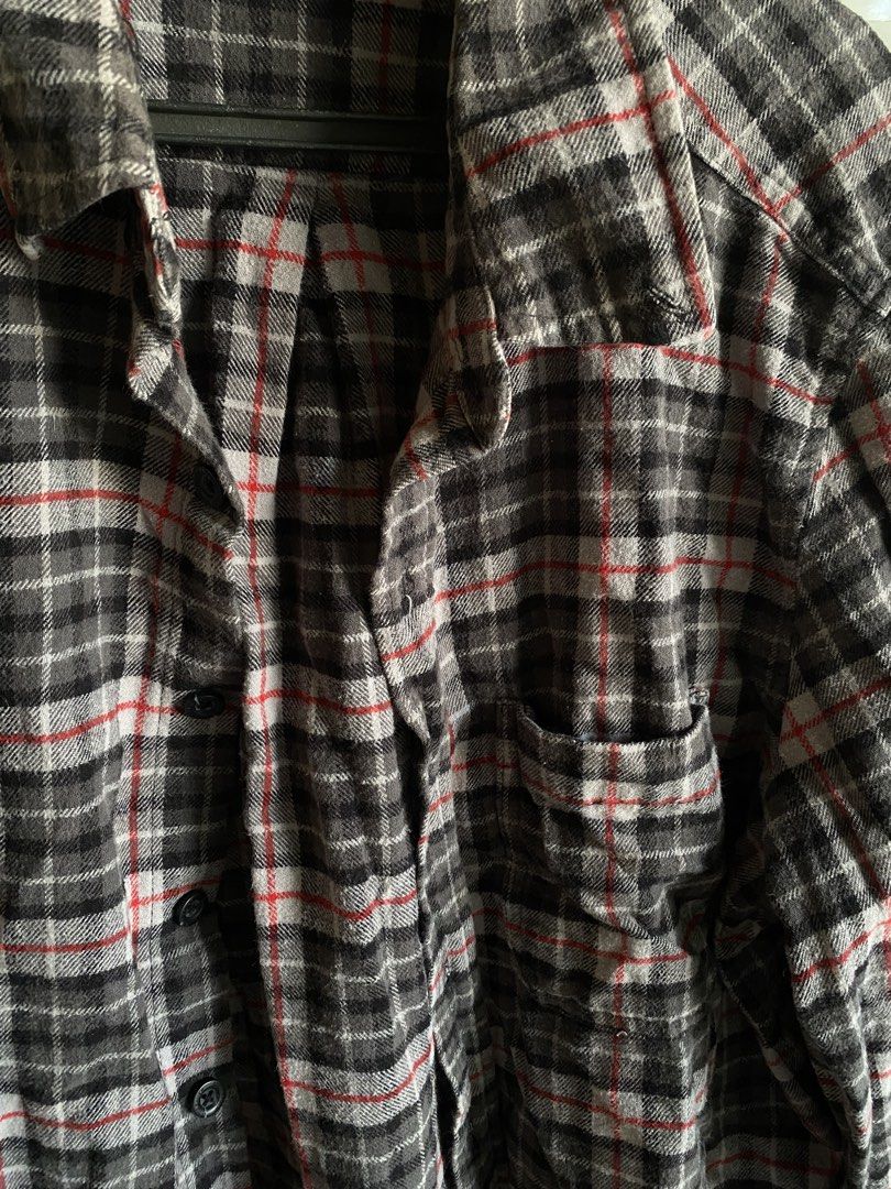 Branded Plaid Flannel Button-Down Long Sleeve (Category: Tshirts & Polo Shirts ) located in Imus. Submitted by curataa (Listing ID 1456345153, Image 2). Description: Eddie Bauer Plaid Flannel Button-Down Long Sleeve (Grey / Red / White) •Size: Medium •Condition: Pre-owned / Used ❌NO ISSUE • Details - Soft, cozy brushed cotton flannel in a classic grey and red plaid check, single chest pocket, buttoned cuffs, and full button placket. •Flaws & Issu