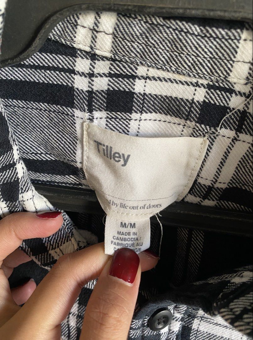 Branded Plaid Flannel Long Sleeve (Black & White) (Category: Tshirts & Polo Shirts ) located in Imus. Submitted by curataa (Listing ID 1456346459, Image 3). Description: Tilley "Life Out of Doors" Plaid Flannel Long Sleeve (Black & White) • Size: Medium • Condition: Pre-owned / Good condition ❌NO ISSUE • Details: Classic black and white plaid check, soft brushed flannel cotton, single front chest pocket, and full button-up closure. • Flaws & Issu
