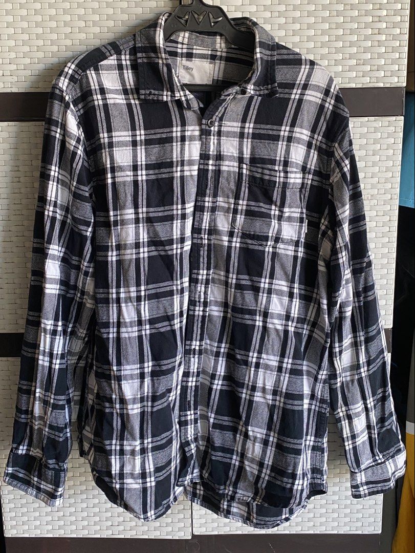 Branded Plaid Flannel Long Sleeve (Black & White) (Category: Tshirts & Polo Shirts ) located in Imus. Submitted by curataa (Listing ID 1456346459, Image 2). Description: Tilley "Life Out of Doors" Plaid Flannel Long Sleeve (Black & White) • Size: Medium • Condition: Pre-owned / Good condition ❌NO ISSUE • Details: Classic black and white plaid check, soft brushed flannel cotton, single front chest pocket, and full button-up closure. • Flaws & Issu